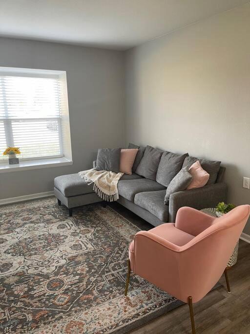 The Delores - 2 Bedroom Apt In Quilt Town, Usa Hamilton Exteriör bild