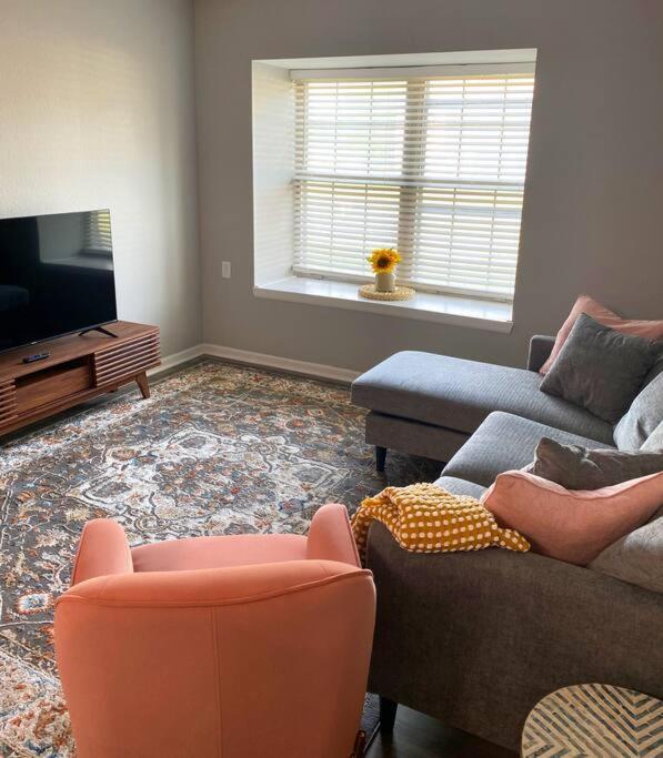 The Delores - 2 Bedroom Apt In Quilt Town, Usa Hamilton Exteriör bild