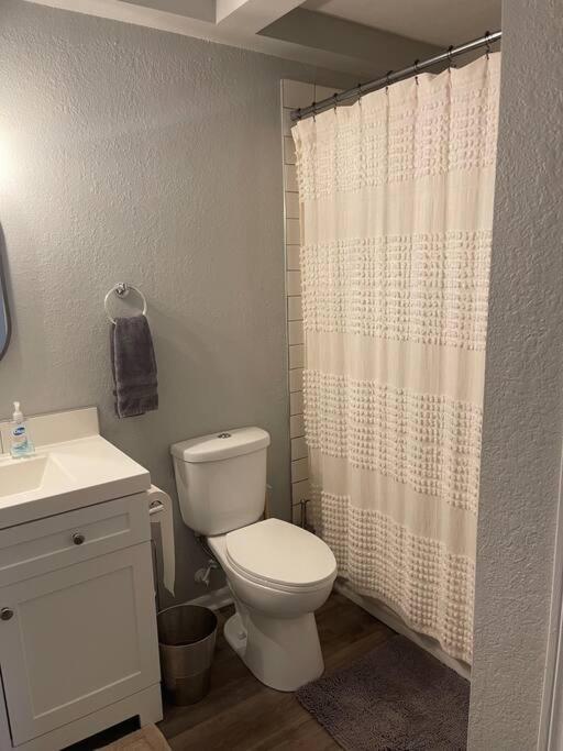 The Delores - 2 Bedroom Apt In Quilt Town, Usa Hamilton Exteriör bild